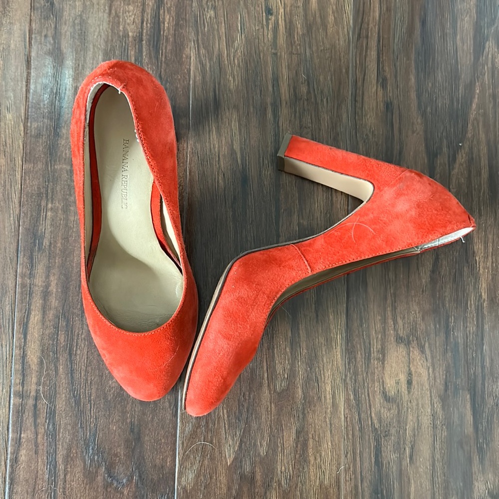 Banana republic suede heels